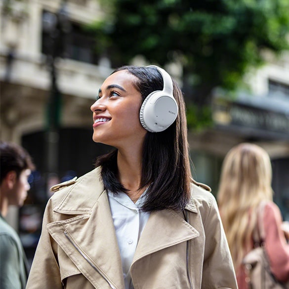 Casques circum-auriculaires - Coupez-vous du monde extérieur pour quelques instants ou quelques heures. Les casques circum-auriculaires recouvrent complètement vos oreilles et vous plongent instantanément dans un cocon de tranquilité pour profiter de vos morceaux préférés.