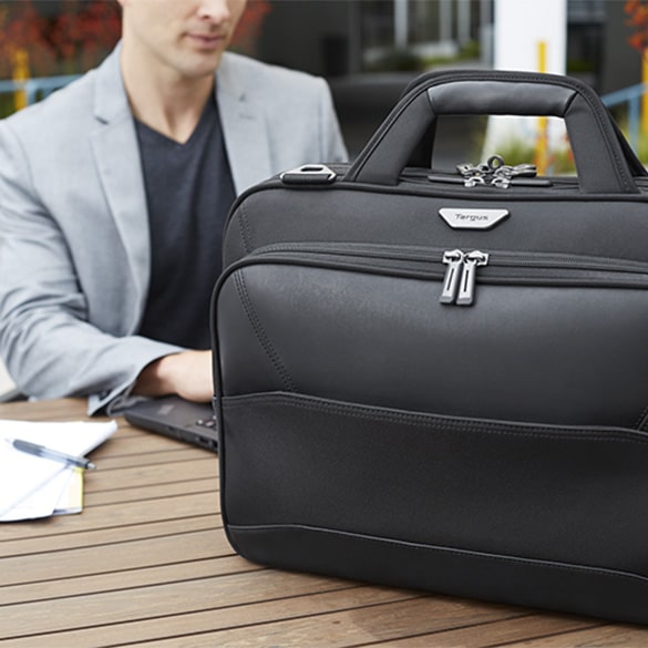 Sacoches ordinateurs - Des sacs pour tansporter votre nécessaire de travail. Ordinateur, tablette, documents, etc.,tout à portée de main, dans une protection optimale.