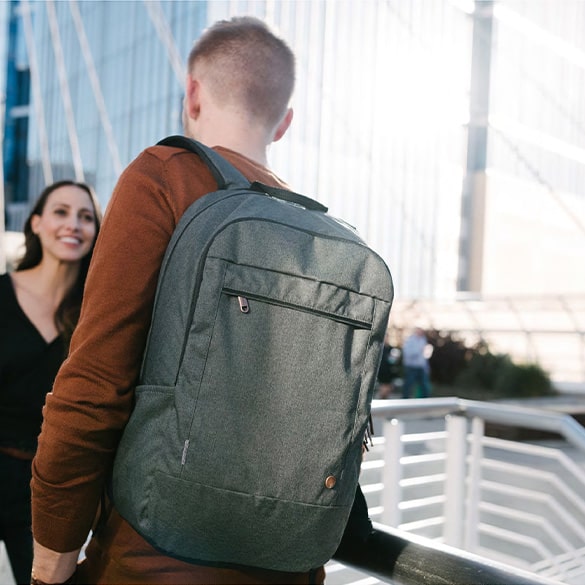 Sac à dos - Pour le voyage, le boulot, en montagne ou dans le métro, quoi de plus pratique qu'un sac à dos parfaitement adapté ?